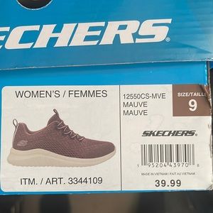 Women’s Skechers Memory Foam Size 9, Mauve in color